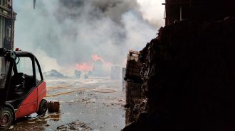 El sector del reciclaje alerta del incremento de incendios en plantas debido a baterías, vapers y pilas: "Estamos asustados"